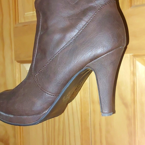 Knee high boots - Picture 6 of 6